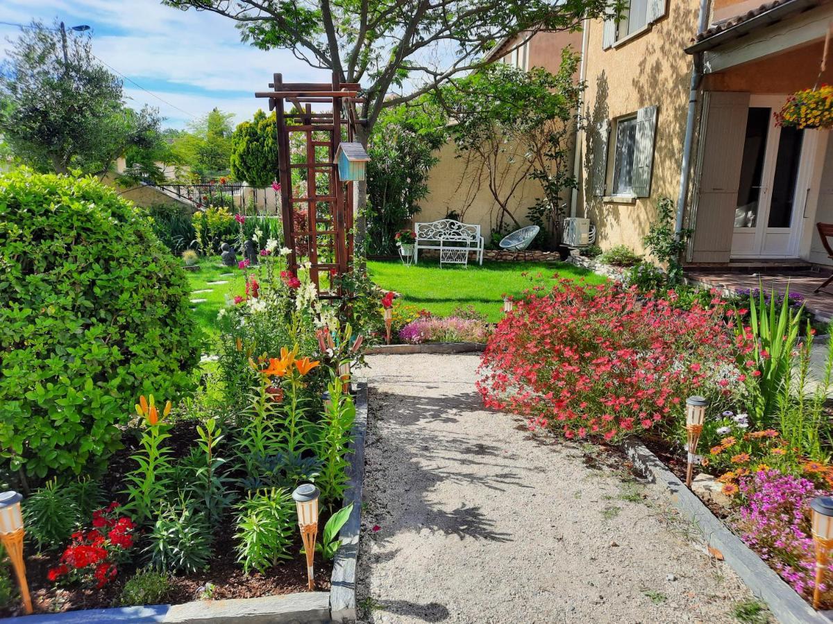 La Maison Du Chemin Des Prairies Morieres-les-Avignon المظهر الخارجي الصورة